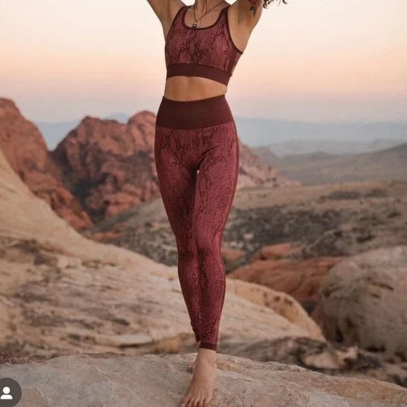 Fabletics Set - Picture 10 of 10